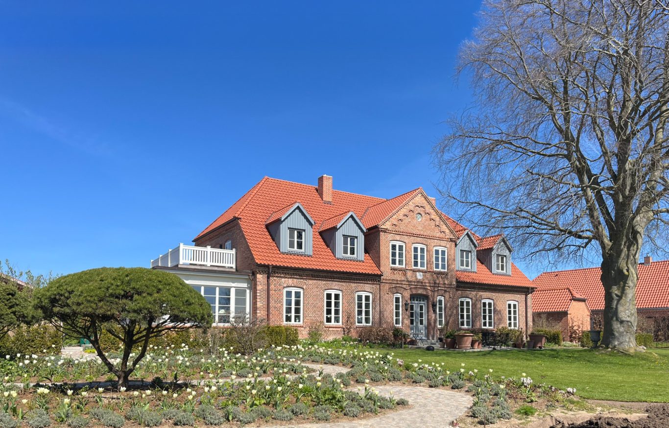 HOFENSEMBLE OSTHOLSTEIN
